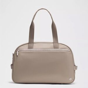🌸 NWT Lululemon City Essentials Duffle Bag 28L - Warm Ash Grey - SOLD OUT 🌸